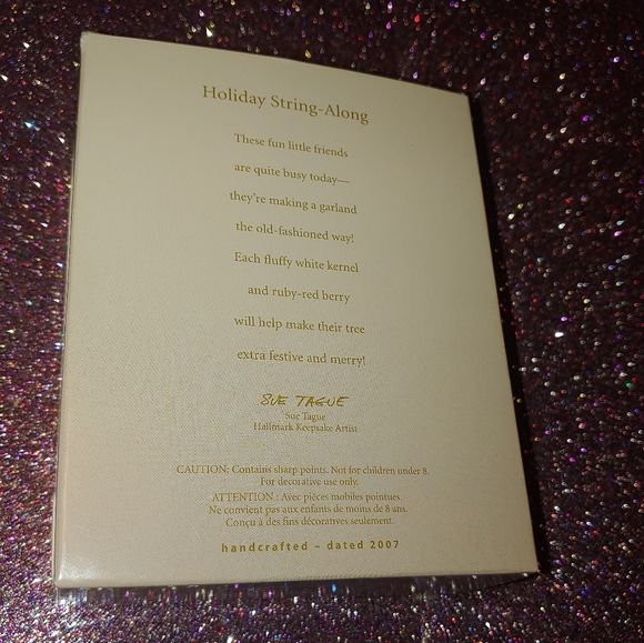 2007 Hallmark Christmas Ornament Holiday String Along Elves...